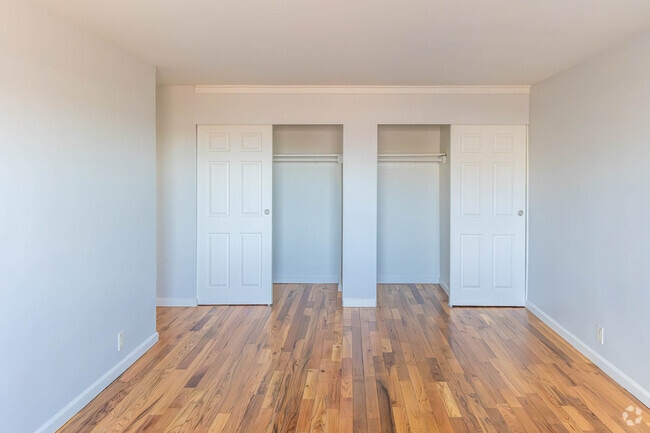1BR, 1BA - 1,000SF - Bedroom - Crossroads of New Jersey