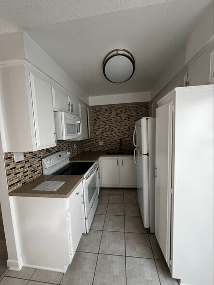 Building Photo - 2435 W 227th St