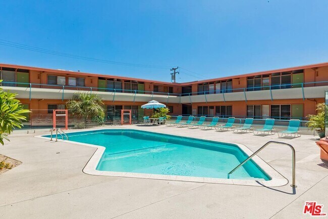 Building Photo - 1400 Hayworth Ave