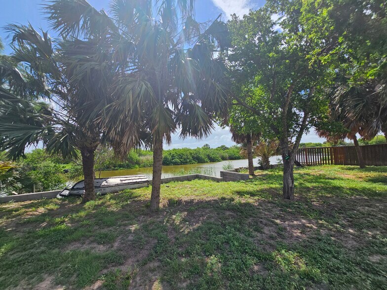 Building Photo - 2537 Los Portales