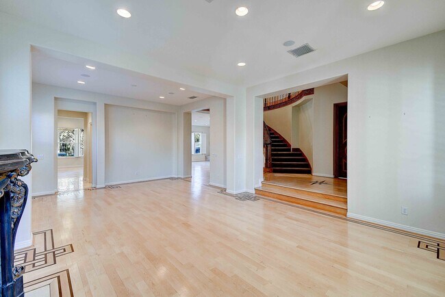 Building Photo - 4132 Prado De Las Cabras