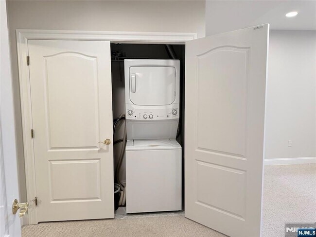 Building Photo - 3104 Rio Vista Dr