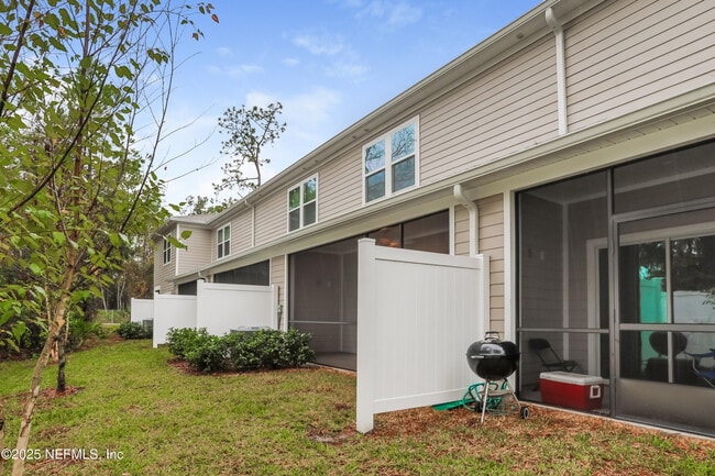 Building Photo - 7419 Palm Hills Dr