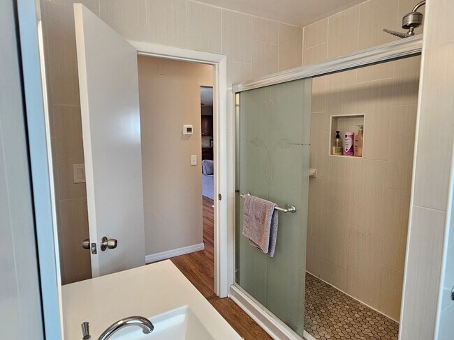 Building Photo - Annual Unfurnished 2 Bedroom 2 Bathroom Single Family Home in South Venice!