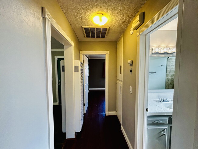 Building Photo - Spacious 2 bd, 2 ba with attached finished garage