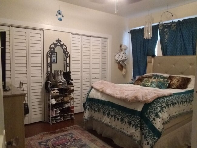 Building Photo - Great Rental Downtown