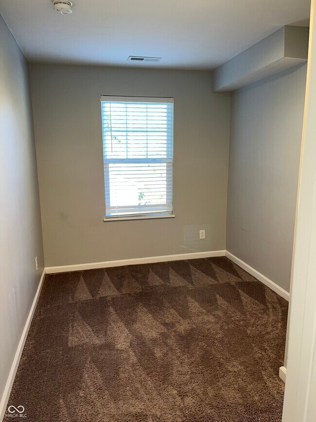 Building Photo - 838 N Temple Ave