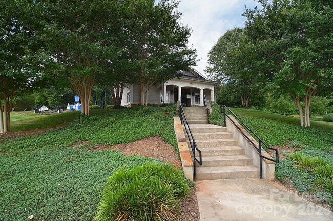 Building Photo - 1445 Overlea Pl NW
