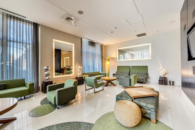 Building Photo - 123 S Green St