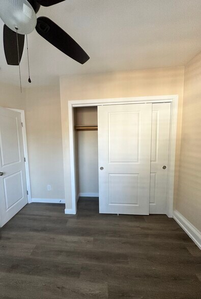 Building Photo - 3647 Los Feliz Ct