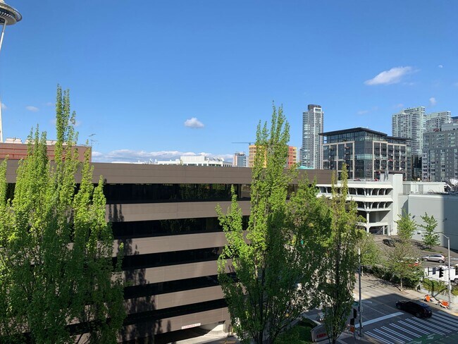 Building Photo - Modern 1BR Condo with Balcony, Concierge &...