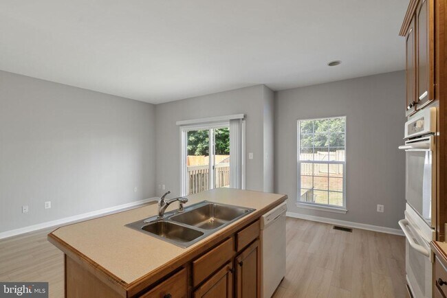 Building Photo - 1026 Longview Ln