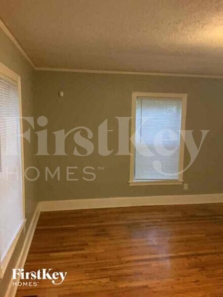 Building Photo - 1028 Birch St SW