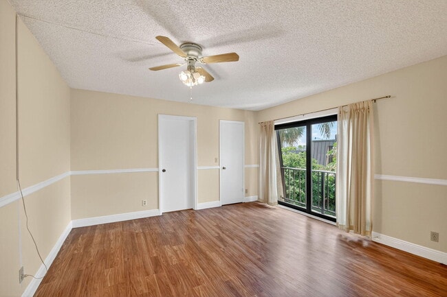 Building Photo - 2494 Waterside Dr