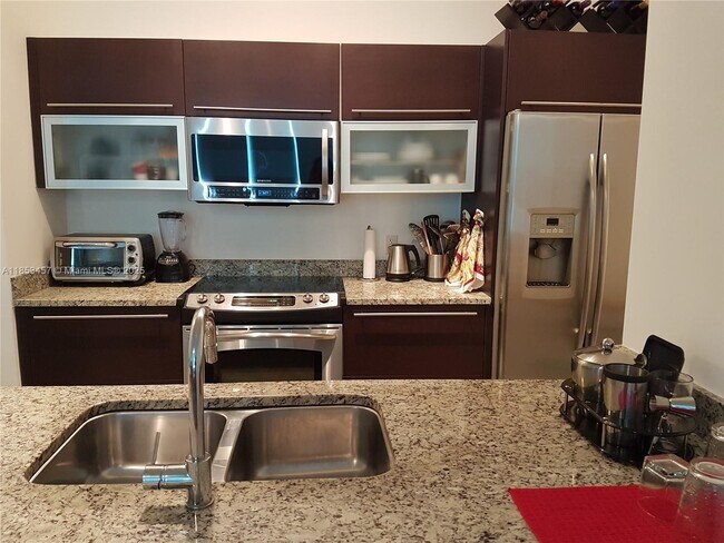 Building Photo - 950 Brickell Bay Dr