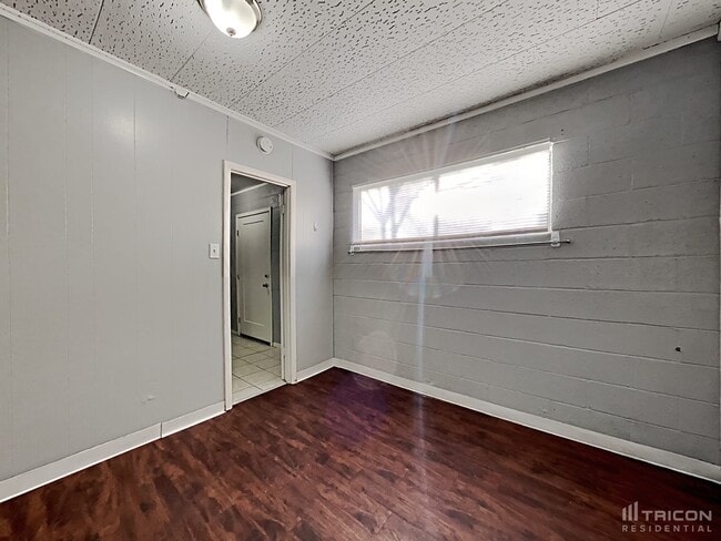 Building Photo - 673 James Ln