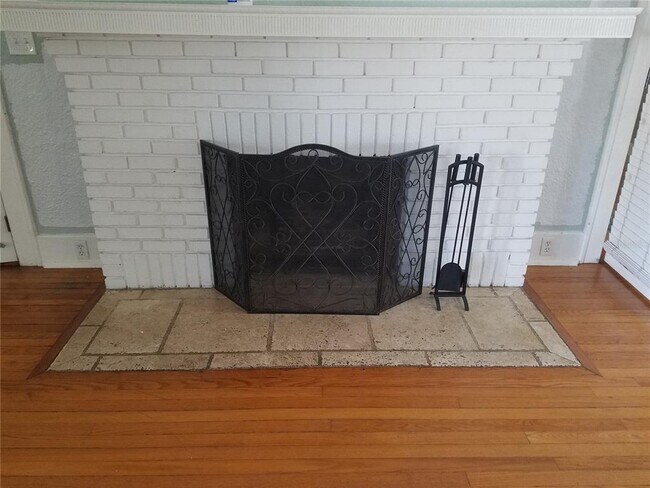 Building Photo - 746 Clifford Dr