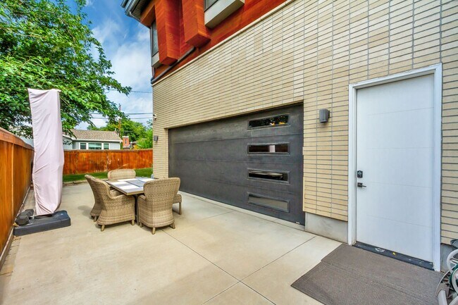Building Photo - Fully Furnished Luxury Home In The Avenues