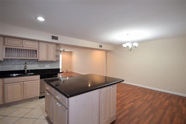 Building Photo - 8102 Amelia Rd