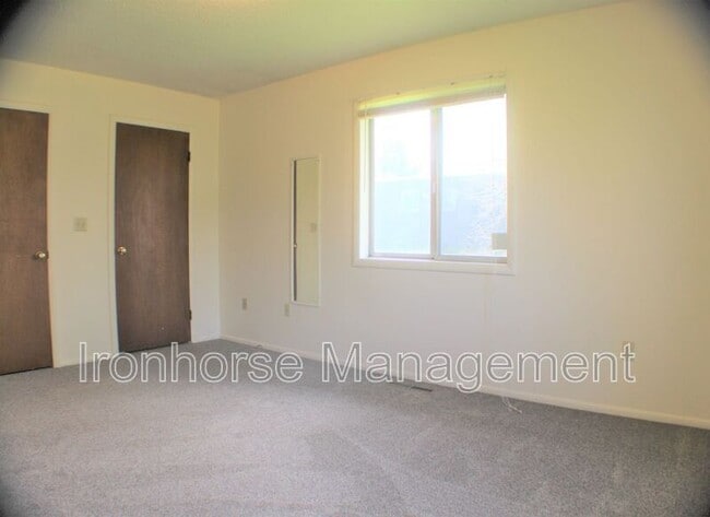Building Photo - 411 N 16th Ave