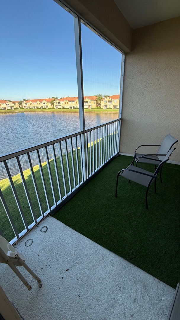 Building Photo - 3 Bed/ 2 Bath Condo w/1 Car Garage $1,900 a month