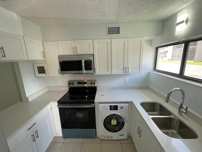 Building Photo - 1108 Bartow Rd