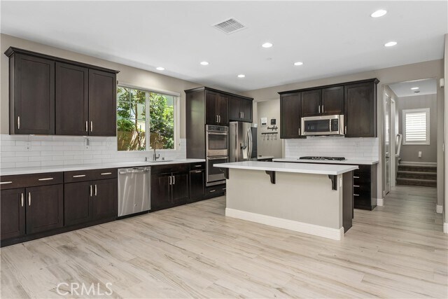Building Photo - 135 Sparrow