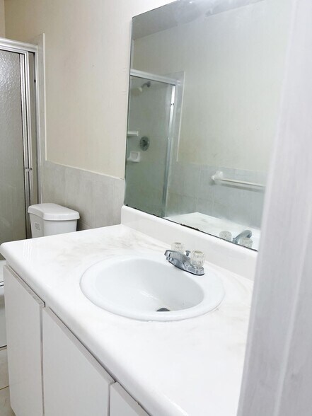 Building Photo - 4583 Barclay Cres