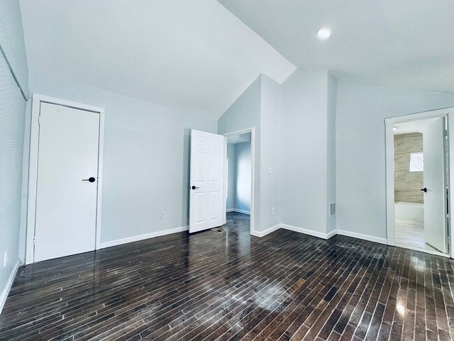 Building Photo - 10 Kensington St