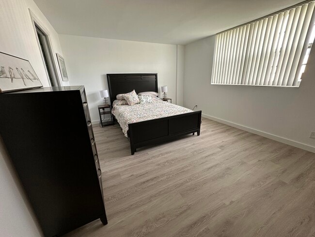 Building Photo - 141 SE 3rd Ave