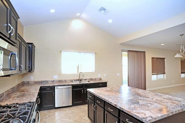 Building Photo - Amazing 2-Story Home