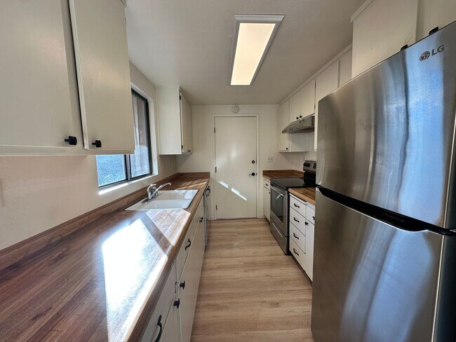 Building Photo - Beautifully Maintained Duplex in Glen Ellen