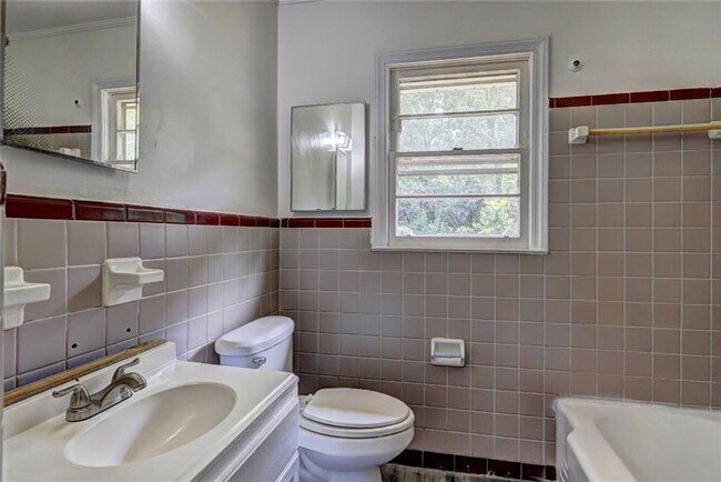 Building Photo - 3292 Arnwood Ave