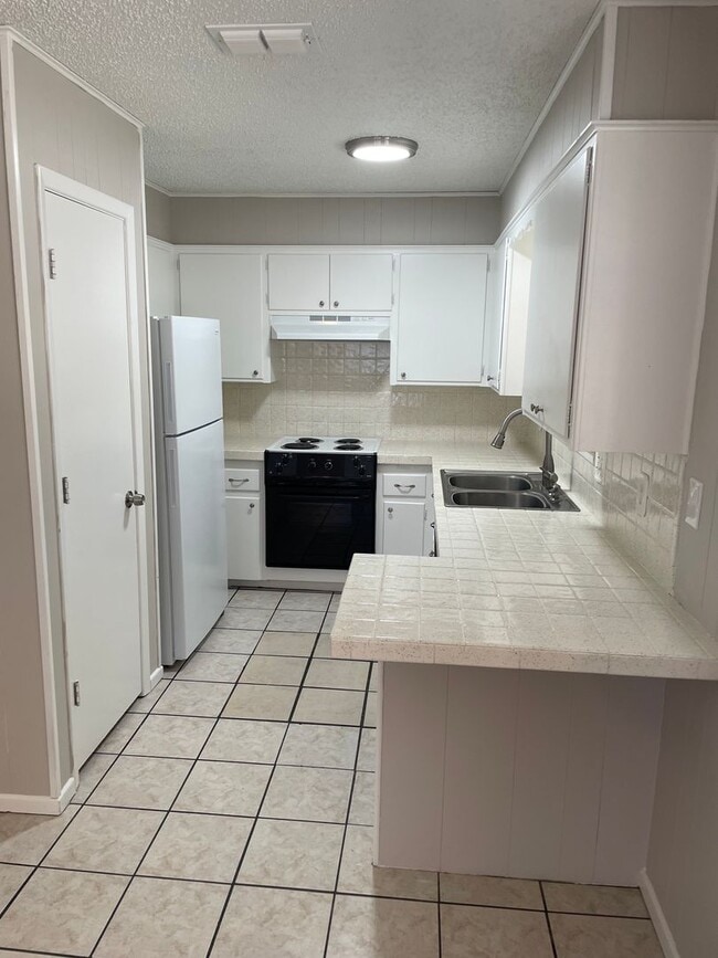 Building Photo - 3440 70th Dr