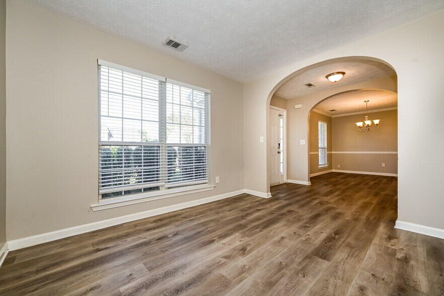 Building Photo - 413 Grove Park Dr