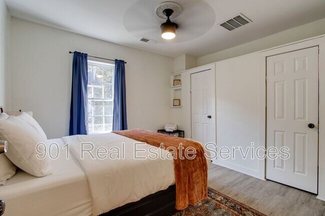 Building Photo - 1954 Manila Ave