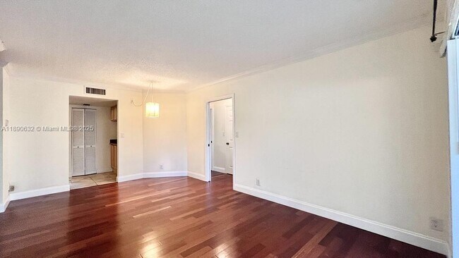 Building Photo - 303 Gardens Dr