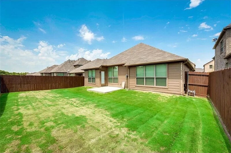 Building Photo - 820 Lake Meadow Ln