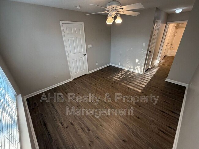 Building Photo - 1047 Oak Blossom Way
