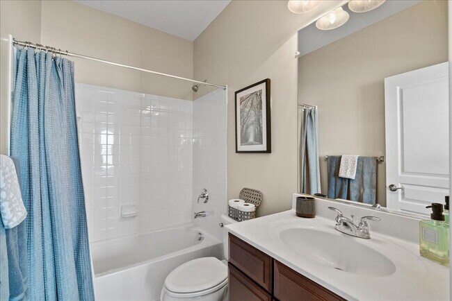 Building Photo - Elegant Single-Family Residence with Upscale Finishes in Amenity-Rich Community