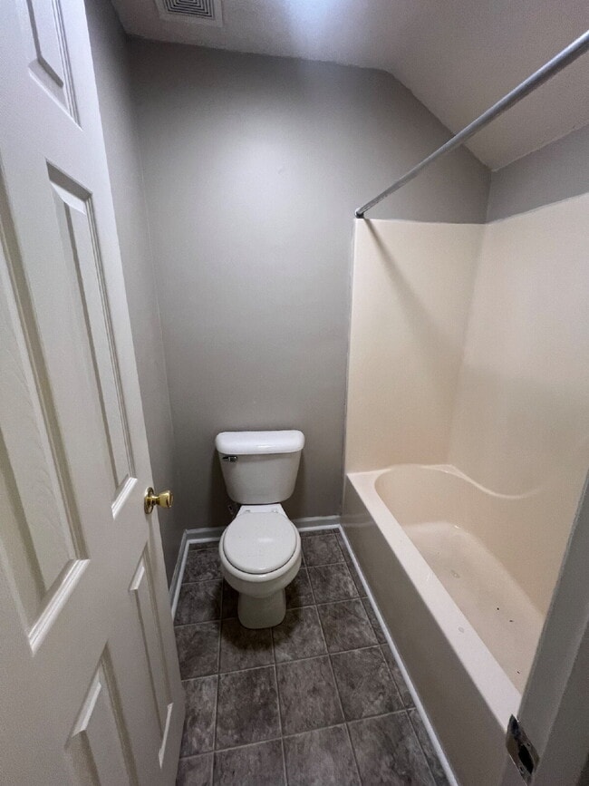 Building Photo - 3440 Sandpiper Dr