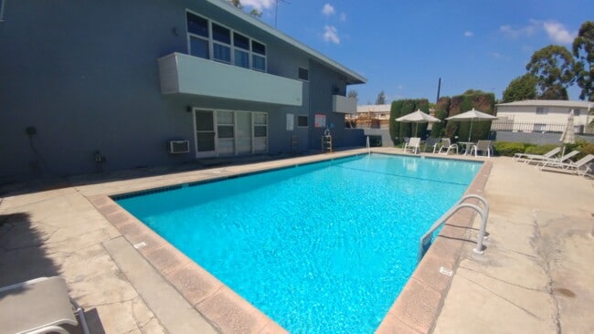 Building Photo - 11032 Moorpark St