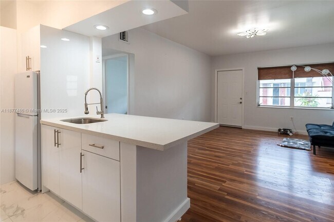 Building Photo - 1205 Marseille Dr