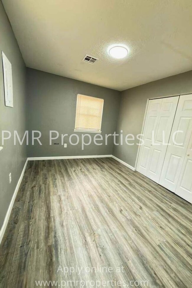 Building Photo - 409 NW Glendale Dr