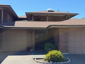 Building Photo - Mukilteo View Condo