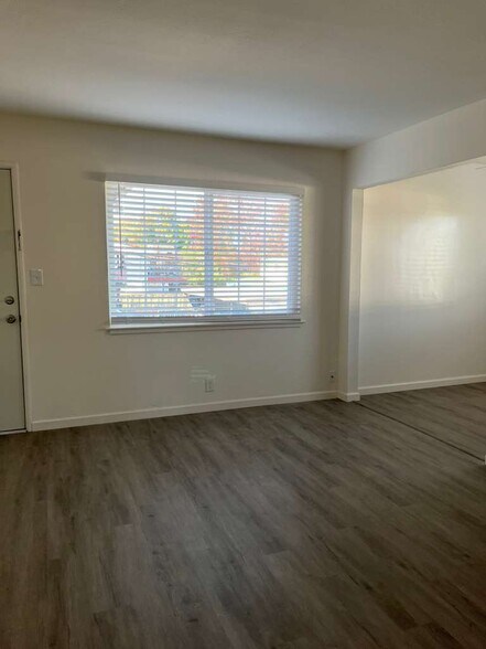 Building Photo - 1015 W Olive Ave