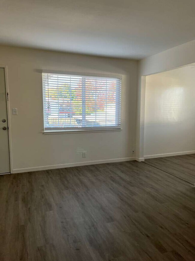 Building Photo - 1015 W Olive Ave