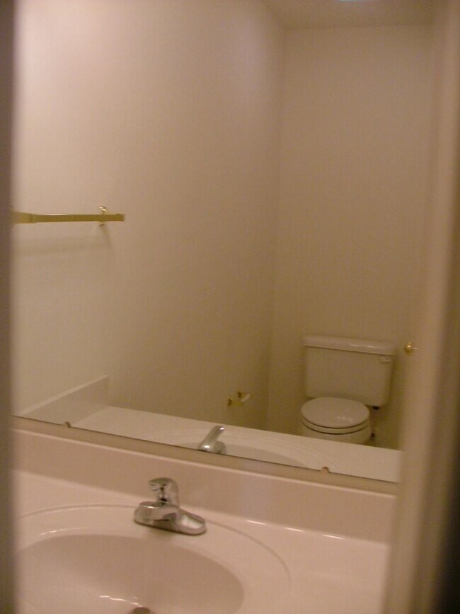 Building Photo - 141 Springwood Ln
