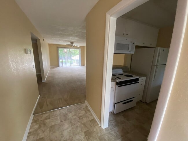 Building Photo - Creekside 2 bedroom 2 bath Condo Available...