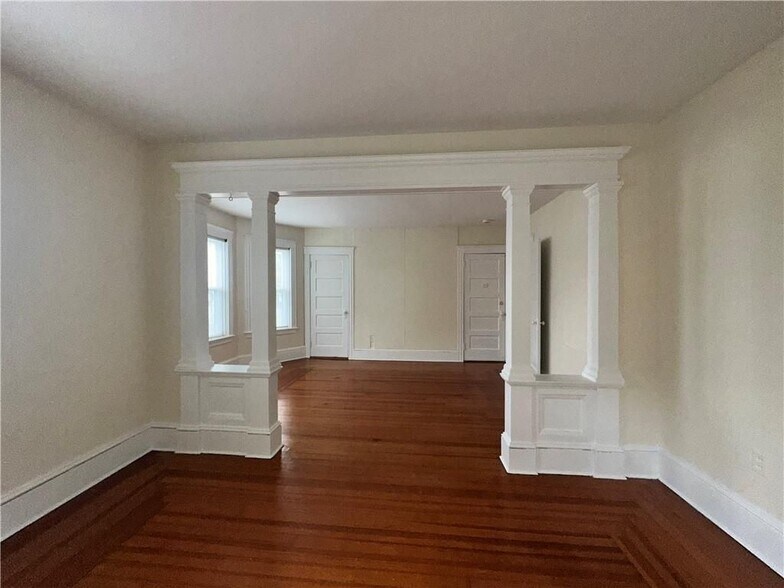 Building Photo - 14 Courtland St